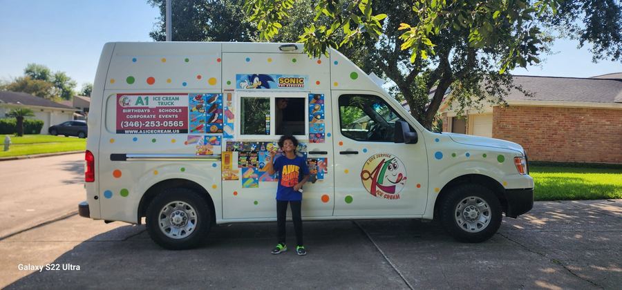 Kids lined up at the A1 Ice Cream truck at a Shadow Creek Ranch birthday party in Pearland TX